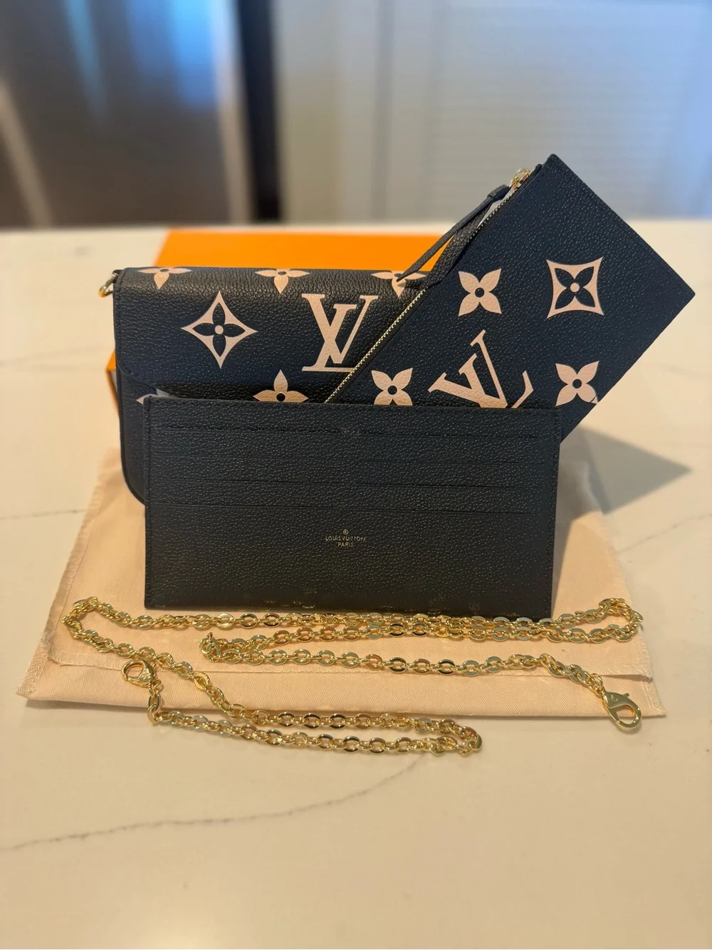 Louis Vuitton Pochette Félicie Black Monogram - Great condition